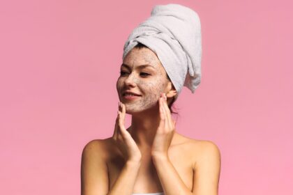 10 face scrubs for women to get smooth and bright skin